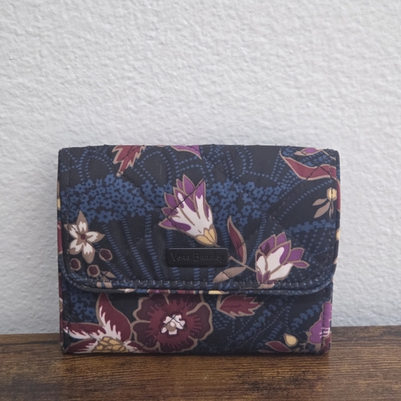 Vera Bradley Riley Garden Dream Floral RFID Compact Wallet - Picture 2 of 6